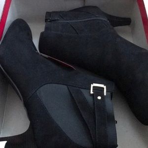 Dexflex comfort bootie.  NWT